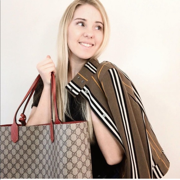 welcome to my closet 🤩 - Picture 1 of 7